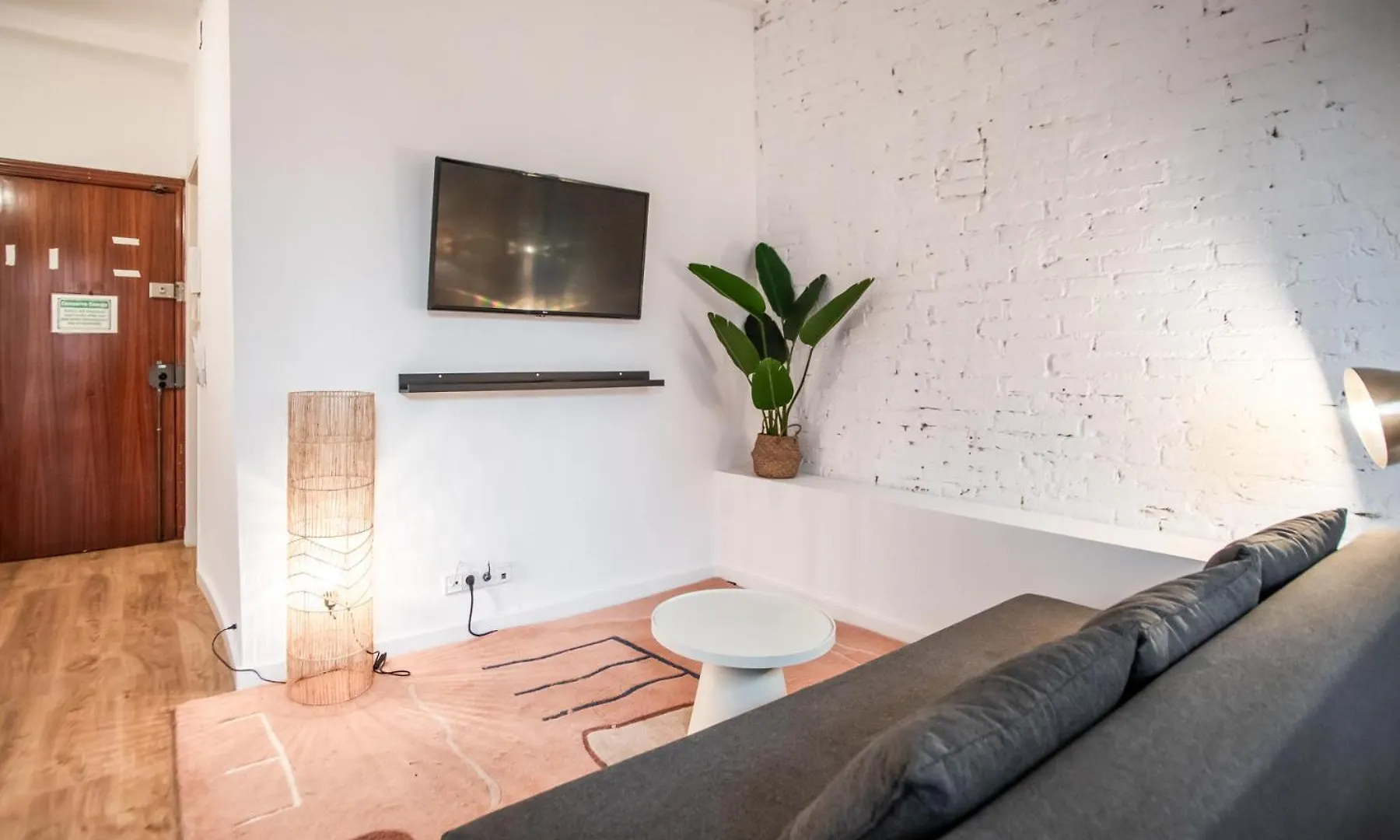 44Poc1062 - Studio Newly Decorated In Poble Sec Barcelone Espagne